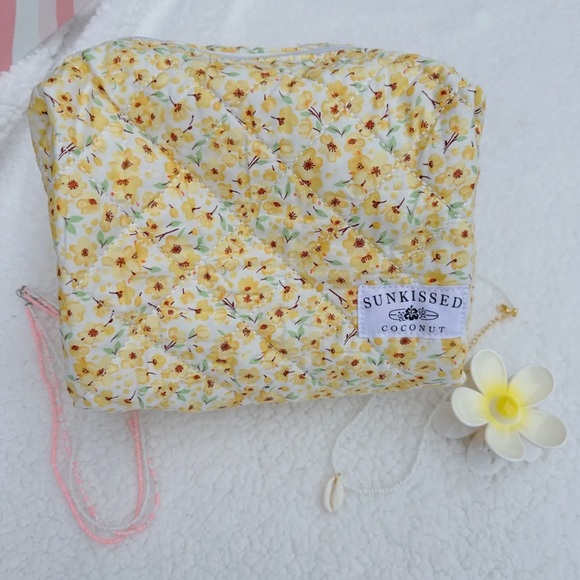 Pop of Flower Quilted Make Up Bag - Picture 2 of 4
